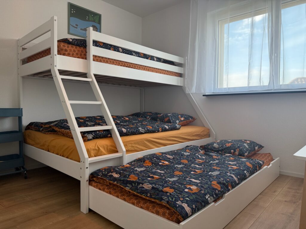 Kinderzimmer, Bett mit 4er Belegung