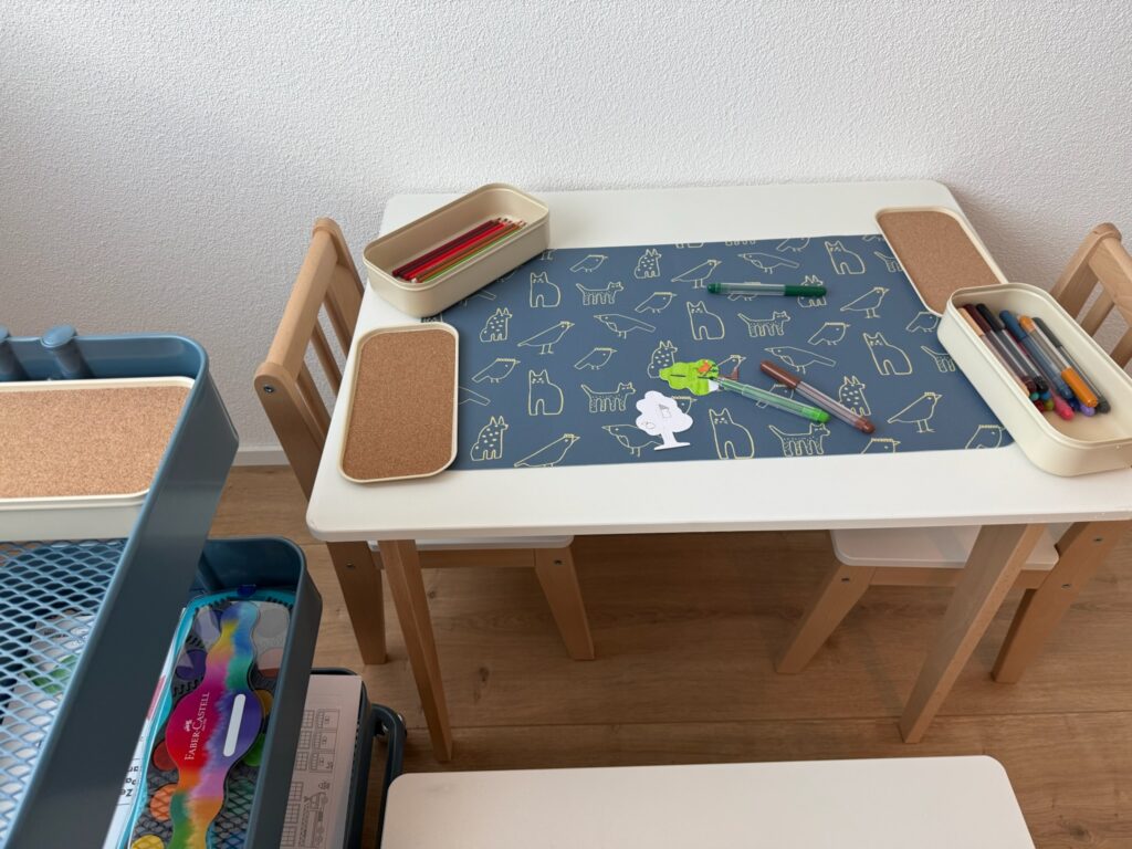 Ferienwohnung Luzern Kinder: Kinderzimmer Spielecke mit Kreativwagen